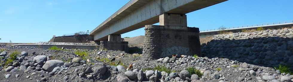 Oct 2013 - Ancien pont amont sur la rivire St-Etienne