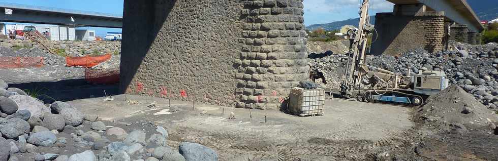 Oct 2013 - Ancien pont sur la rivire St-Etienne -Travaux pile 6