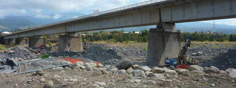 Octobre 2013 - Rivire St-Etienne - Travaux sur pont amont