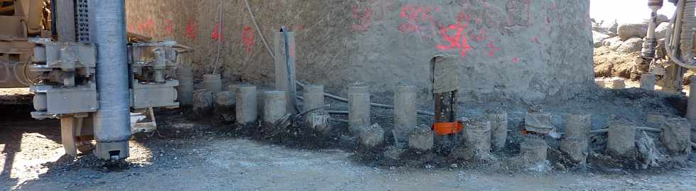 Octobre 2013 - Chantier de confortement des piles 5 et 6 de l'ancien pont sur la rivire St-Etienne - Entreprise ROCS