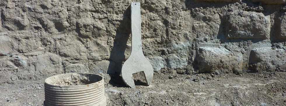 Octobre 2013 - Chantier de confortement des piles 5 et 6 de l'ancien pont sur la rivire St-Etienne - Entreprise ROCS