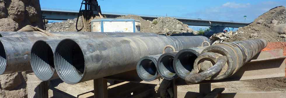 Octobre 2013 - Chantier de confortement des piles 5 et 6 de l'ancien pont sur la rivire St-Etienne - Entreprise ROCS