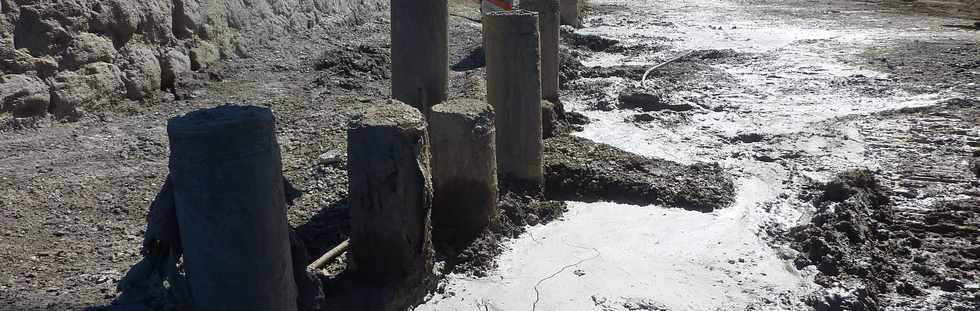 Octobre 2013 - Chantier de confortement des piles 5 et 6 de l'ancien pont sur la rivire St-Etienne - Entreprise ROCS