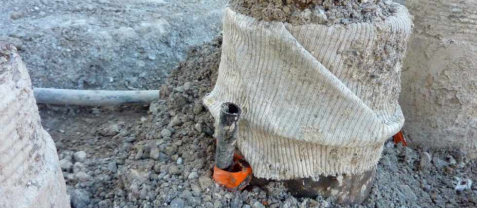 Octobre 2013 - Chantier de confortement des piles 5 et 6 de l'ancien pont sur la rivire St-Etienne - Entreprise ROCS