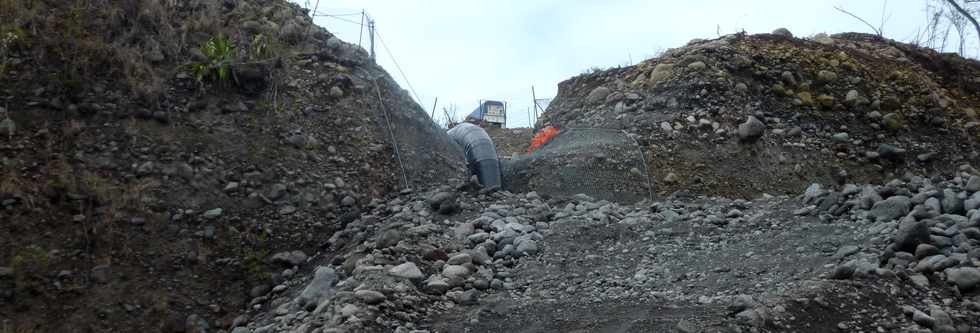 Novembre 2013 - Chantier de l'interconnexion des primtres irrigus Bras de la Plaine - Bras de Cilaos - Traverse de la rivire St-Etienne