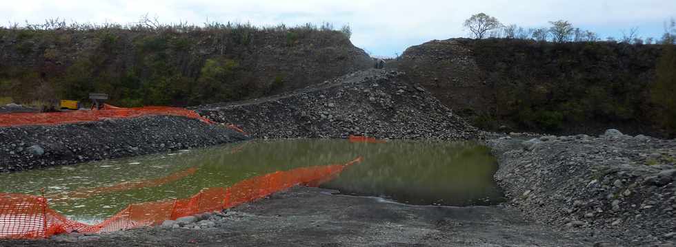 Novembre 2013 - Chantier de l'interconnexion des primtres irrigus Bras de la Plaine - Bras de Cilaos - Traverse de la rivire St-Etienne