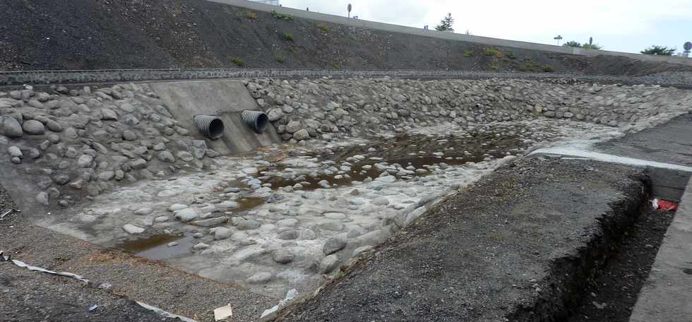 Bassin de dcantation des eaux pluviales - Quatre-voies