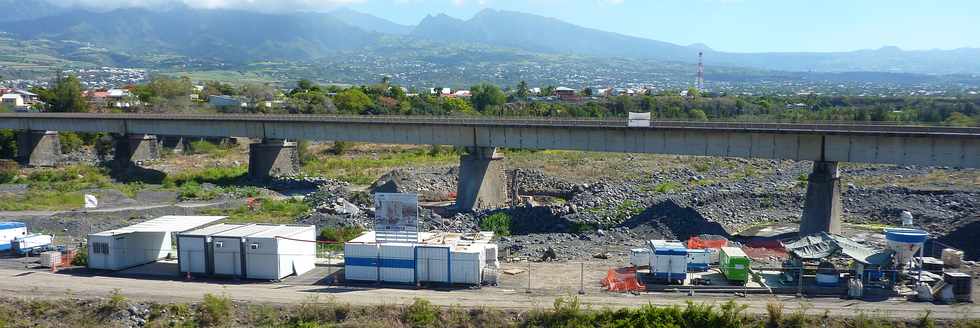 10 nov 2013 - St-Pierre -  Travaux sur les piles de l'ancien pont