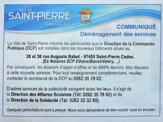 Novembre 2013 - St-Pierre - Dmnagement de services municipaux - Les directions de la commande publique, des affaires scolaires, de la solidarit, s'installent  l'ombre du vieux manguier dans l'ancienne tude des notaires, rcemment descendue sur le front de mer ...