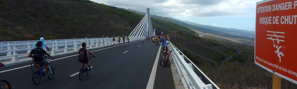 A pied,  vlo sur la route des Tamarins ... Opration route libre 17 novembre 2013 -