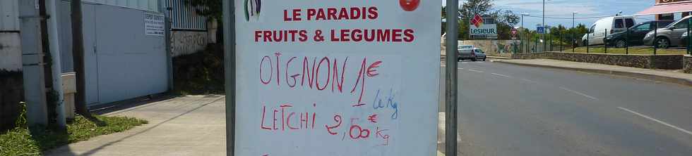 27 novembre 2013 - St-Pierre - Letchis  2 euros au paradis des fruits et lgumes