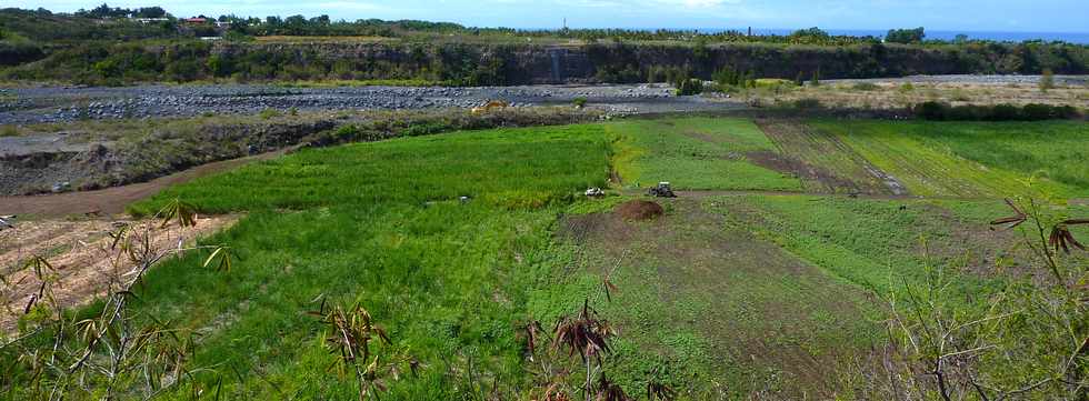 1er dcembre 2013 - Rivire St-Etienne - chantier de l'interconnexion des primtres irrigus du Bras de la Plaine et du Bras de Cilaos