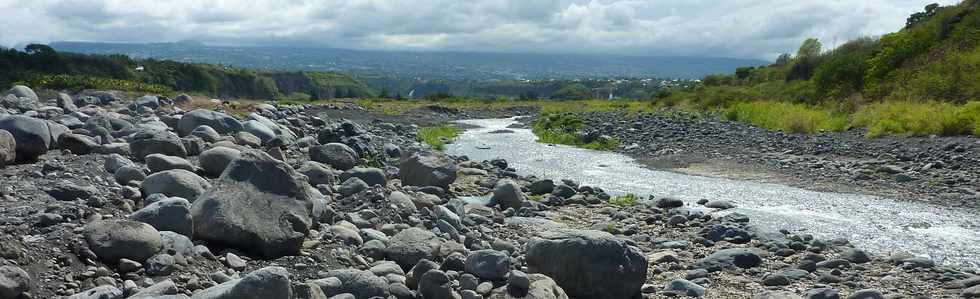 1er dcembre 2013 - Rivire St-Etienne - chantier de l'interconnexion des primtres irrigus du Bras de la Plaine et du Bras de Cilaos