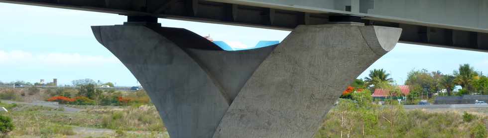Nouveau pont sur la rivière St-Etienne et pile d'essai décorée par Jace