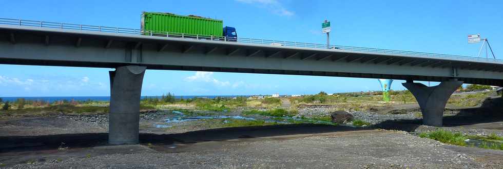 4 dcembre 2013 - Pont amont Rivire St-Etienne - Nouveau pont -