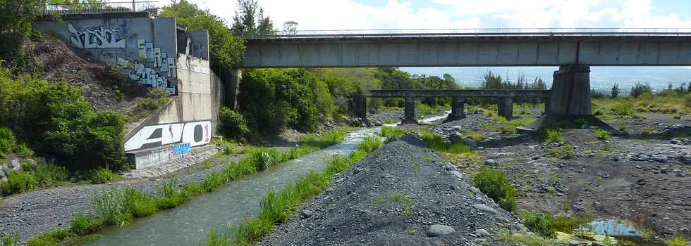 4 dcembre 2013 - Pont amont Rivire St-Etienne - Crue -