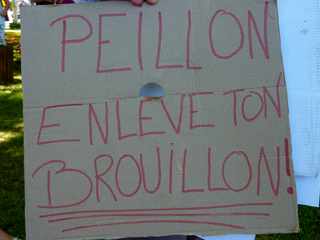 5 décembre 2013 - St-Pierre - Rassemblement devant la mairie contre la réforme Peillon