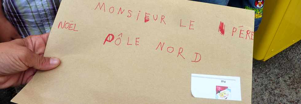 9 décembre 2013 - Lettres au Père Noël des élèves des CLIS de l'école Jean Moulin - St-Pierre de la Réunion