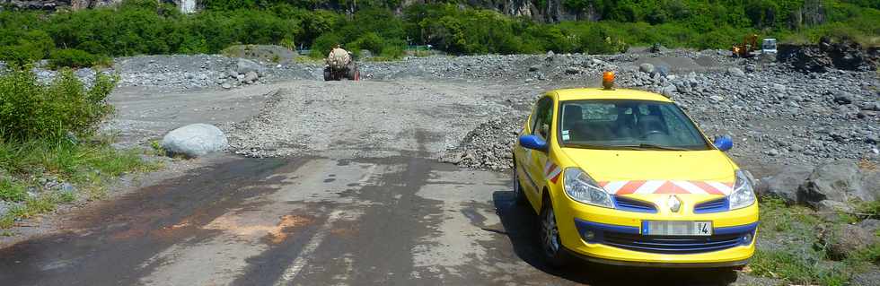 16 janvier 2014 - Rfection du radier du Ouaki aprs Bjisa -