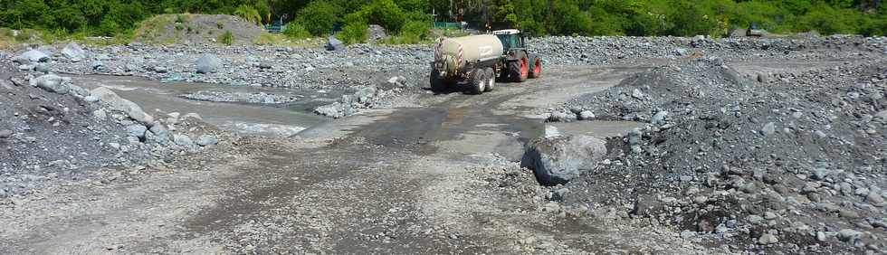 16 janvier 2014 - Rfection du radier du Ouaki aprs Bjisa -