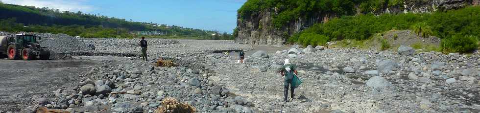 16 janvier 2014 - Rfection du radier du Ouaki aprs Bjisa -