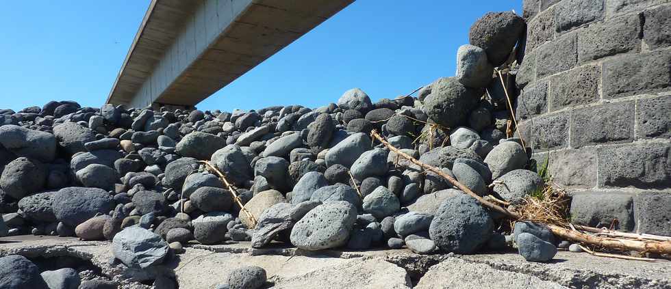 2 fvrier 2014 - Ancien pont amont sur la rivire St-Etienne - Pile P6