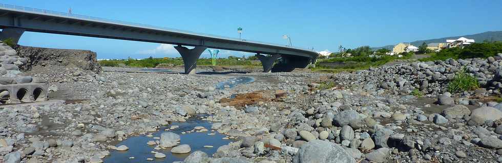 2 fvrier 2014 - Nouveau pont amont sur la rivire St-Etienne -