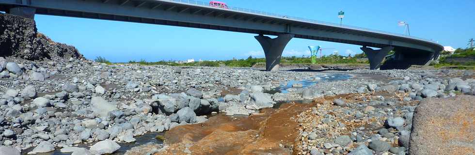 2 fvrier 2014 - Nouveau pont amont sur la rivire St-Etienne -