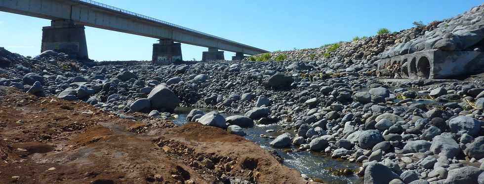 2 fvrier 2014 - Ancien pont amont sur la rivire St-Etienne -