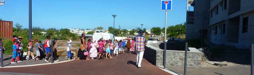 Mardi gras 4 mars 2014 - St-Pierre - Dfil de carnaval  l'cole Raphal Barquissau -