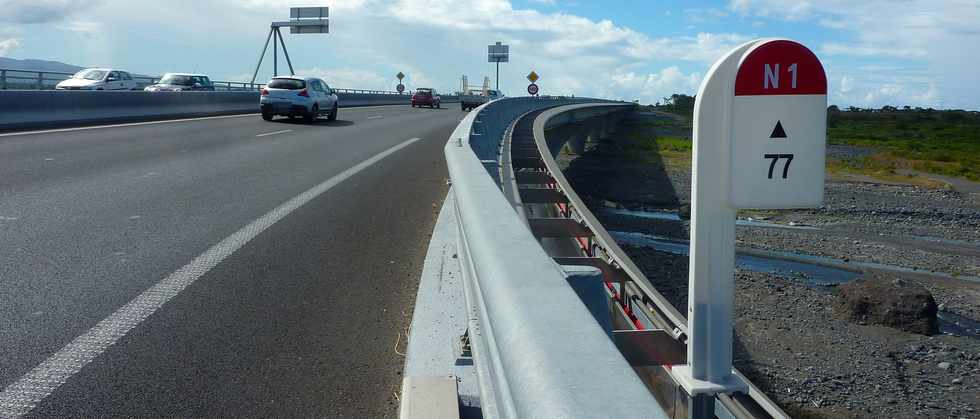 ars 2014 - Nouveau pont sur la rivire St-Etienne - Borne kilomtrique