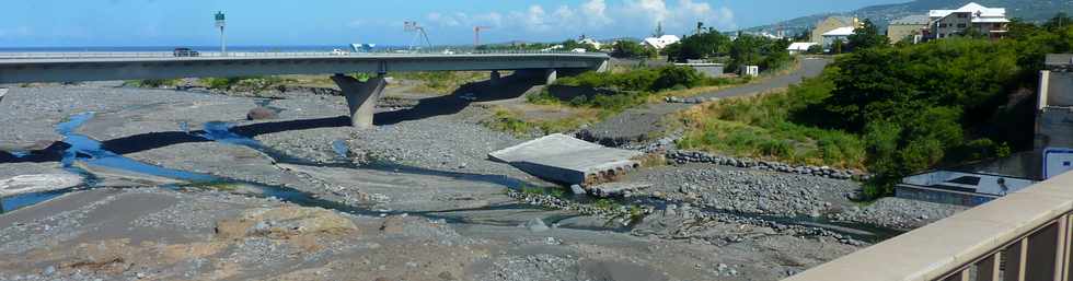 16 mars 2014 - Rivire St-Etienne - Nouveau pont et ancien radier -