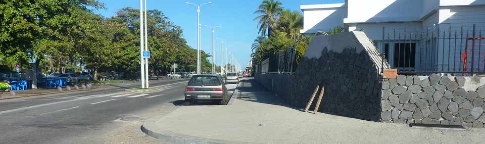 27 avril 2014 - St-Pierre - Nouveaux trottoirs devant la Villa Delisle