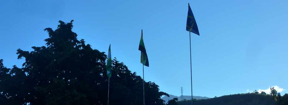 30 avril 2014 - St-Pierre - Ouaki - Trois drapeaux de la Réunion