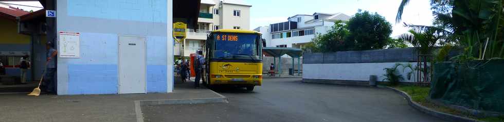 2 mai 2014 - St-Paul - Gare routire car jaune