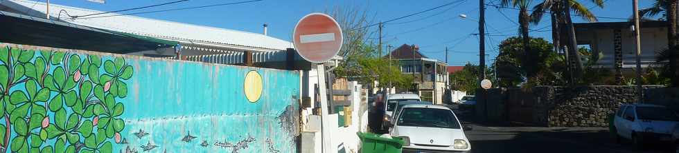 4 juin 2014 - St-Pierre - Terre Sainte - Rue Amiral Lacaze en sens interdit -