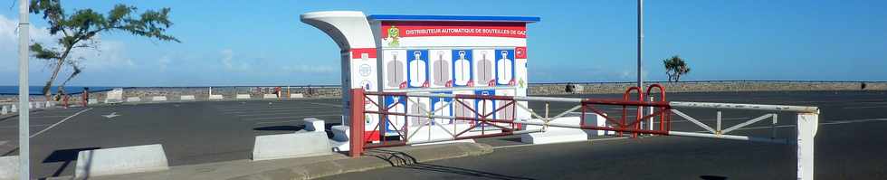 8 juin 2014 - St-Pierre - Jumbo - Distributeur automatique de bouteilles de gaz