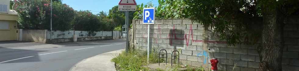 8 juin 2014 - St-Pierre - Bois d'Olives - Parking vlos