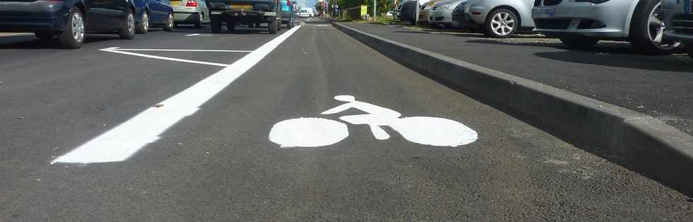 11 juin 2014 - St-Pierre - Marquage au sol de piste cyclable