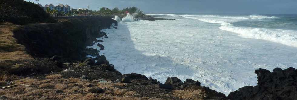 22 juin 2014 - St-Pierre - Houle - Pointe de la Ravine Blanche depuis le Cap Tuf -