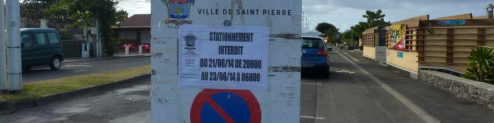 22 juin 2014 - St-Pierre - Houle - Stationnement interdit sur le boulevard