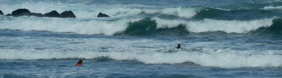 22 juin 2014 - St-Pierre - Houle - Surfers dans l'entre du port