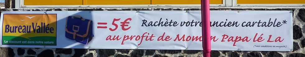 6 juillet 2014 - St-Pierre - Bureau Valle rachte votre ancien cartable ...