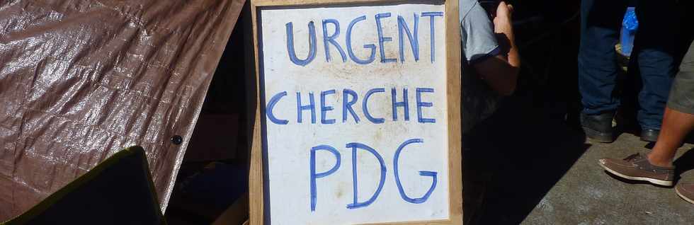 6 juillet 2014 - St-Pierre - Ligne Paradis - Mouvement de grève à la CILAM - Pancartes