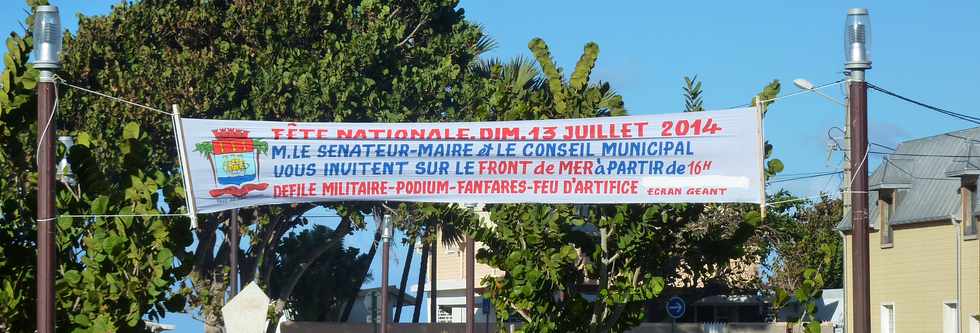 13 juillet 2014 - St-Pierre - Bd Hubert Delisle - Banderole Place des Victoires