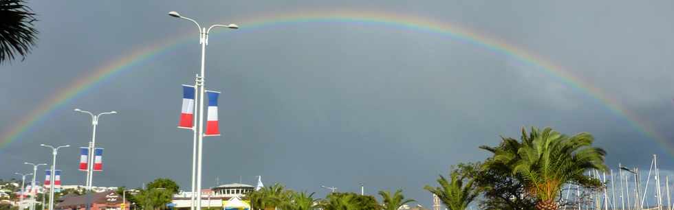 16 juillet 2014 - St-Pierre - Arc-en-ciel sur le front de mer