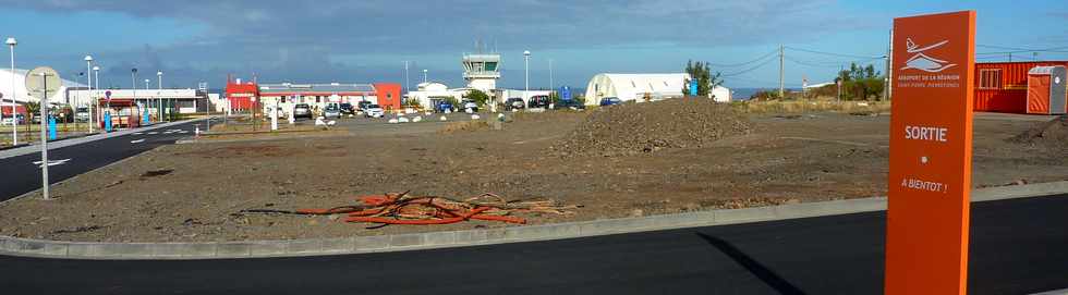 20 juillet 2014 - St-Pierre - Pierrefonds - Aroport - Travaux de ramnagement des parkings