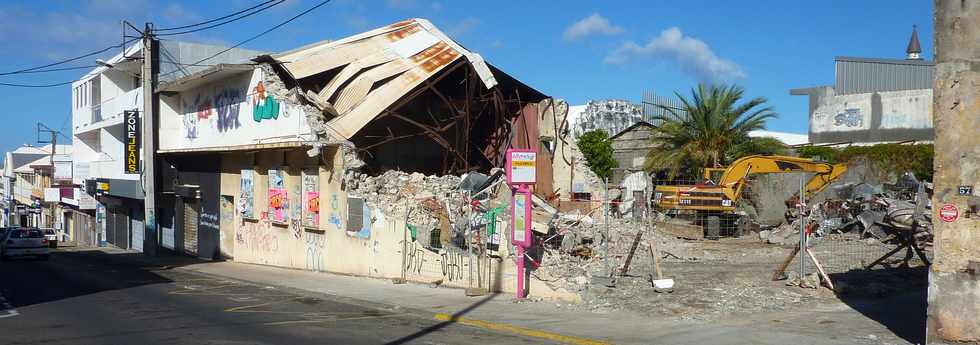 7 septembre 2014 - St-Pierre - Dmolition de l'ancien cinma Roxy