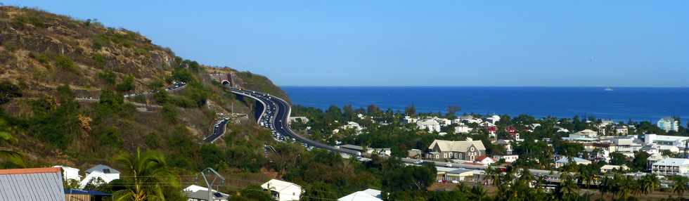 12 septembre 2014 - St-Paul - Route de Bellemne - Vue sur la route des Tamarins