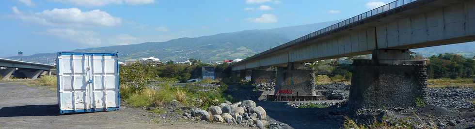 14 septembre 2014 - Rivire St-Etienne - Travaux sur la P5 du pont amont -